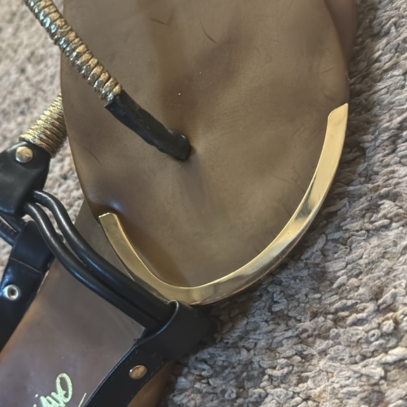 Mossimo - woman’s sandals size 9 - black & Gold - Picture 8 of 15